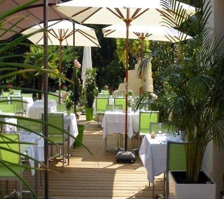 Logis Hotels - Le Pont Bernet - Hotel 2 Etoiles Et Restaurant Le Pian-Médoc 외부 사진