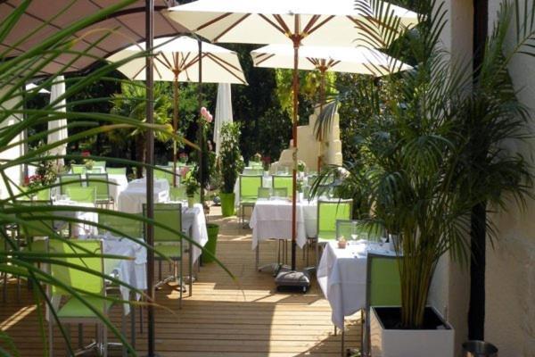 Logis Hotels - Le Pont Bernet - Hotel 2 Etoiles Et Restaurant Le Pian-Médoc 외부 사진