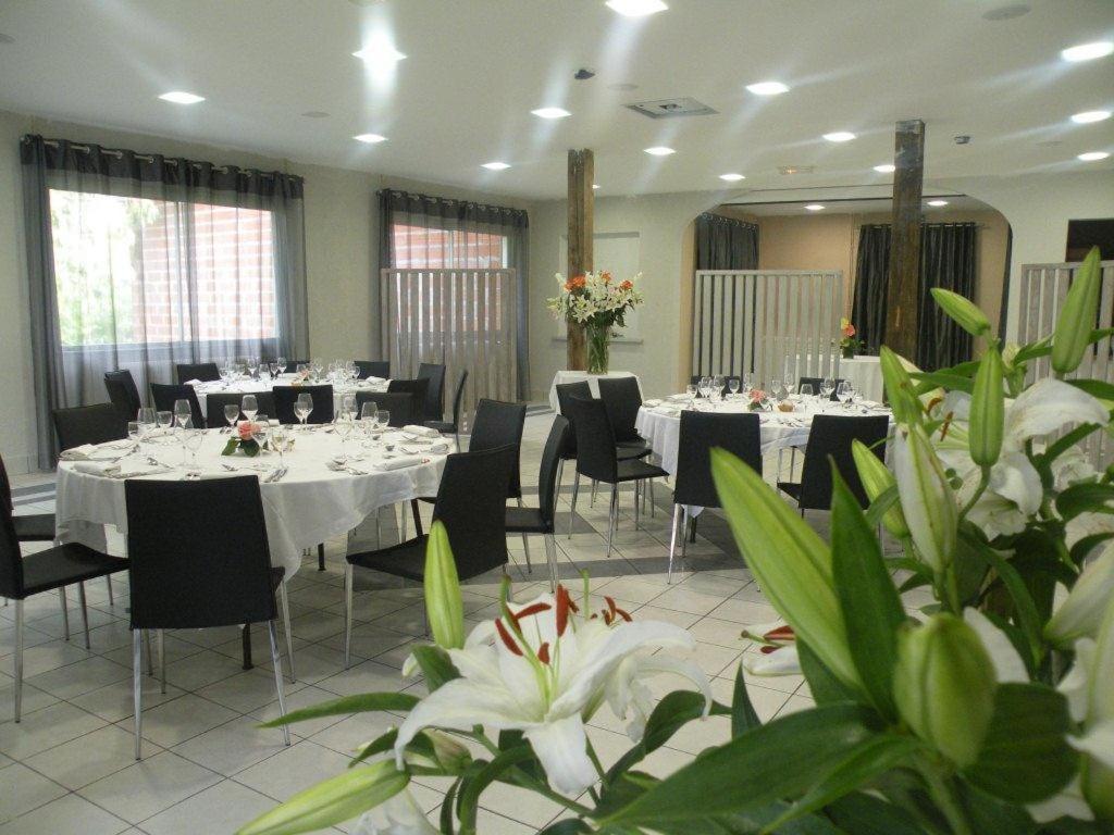 Logis Hotels - Le Pont Bernet - Hotel 2 Etoiles Et Restaurant Le Pian-Médoc 외부 사진