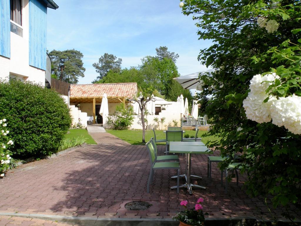 Logis Hotels - Le Pont Bernet - Hotel 2 Etoiles Et Restaurant Le Pian-Médoc 외부 사진