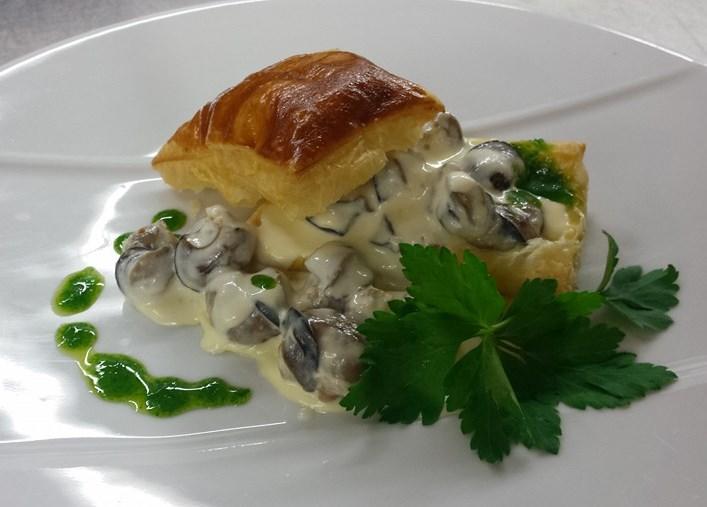 Logis Hotels - Le Pont Bernet - Hotel 2 Etoiles Et Restaurant Le Pian-Médoc 외부 사진