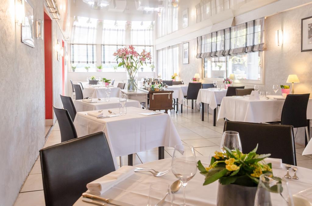 Logis Hotels - Le Pont Bernet - Hotel 2 Etoiles Et Restaurant Le Pian-Médoc 외부 사진