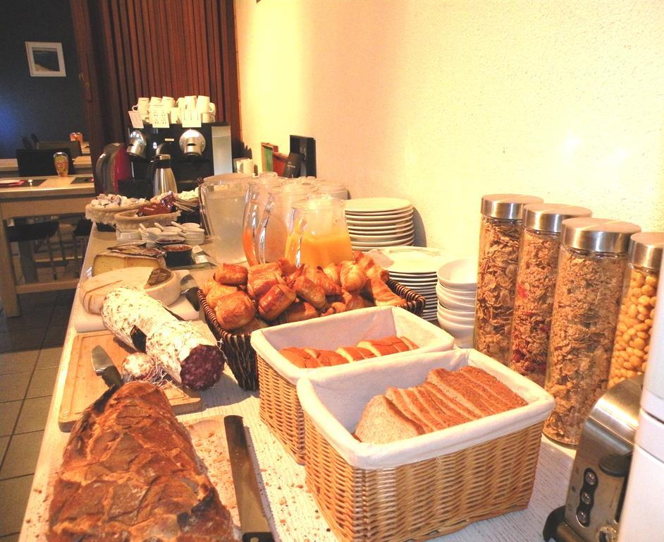 Logis Hotels - Le Pont Bernet - Hotel 2 Etoiles Et Restaurant Le Pian-Médoc 외부 사진