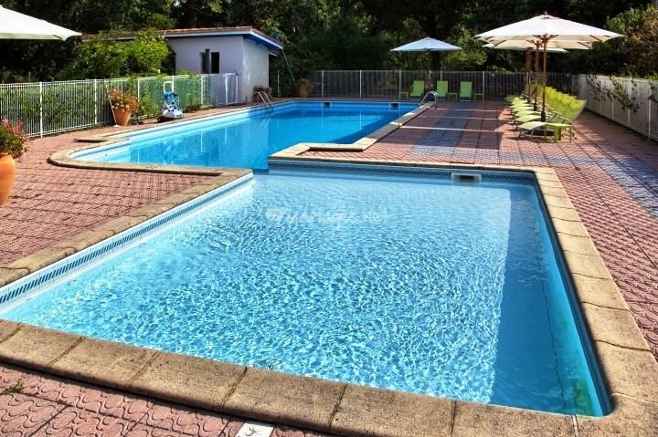 Logis Hotels - Le Pont Bernet - Hotel 2 Etoiles Et Restaurant Le Pian-Médoc 외부 사진